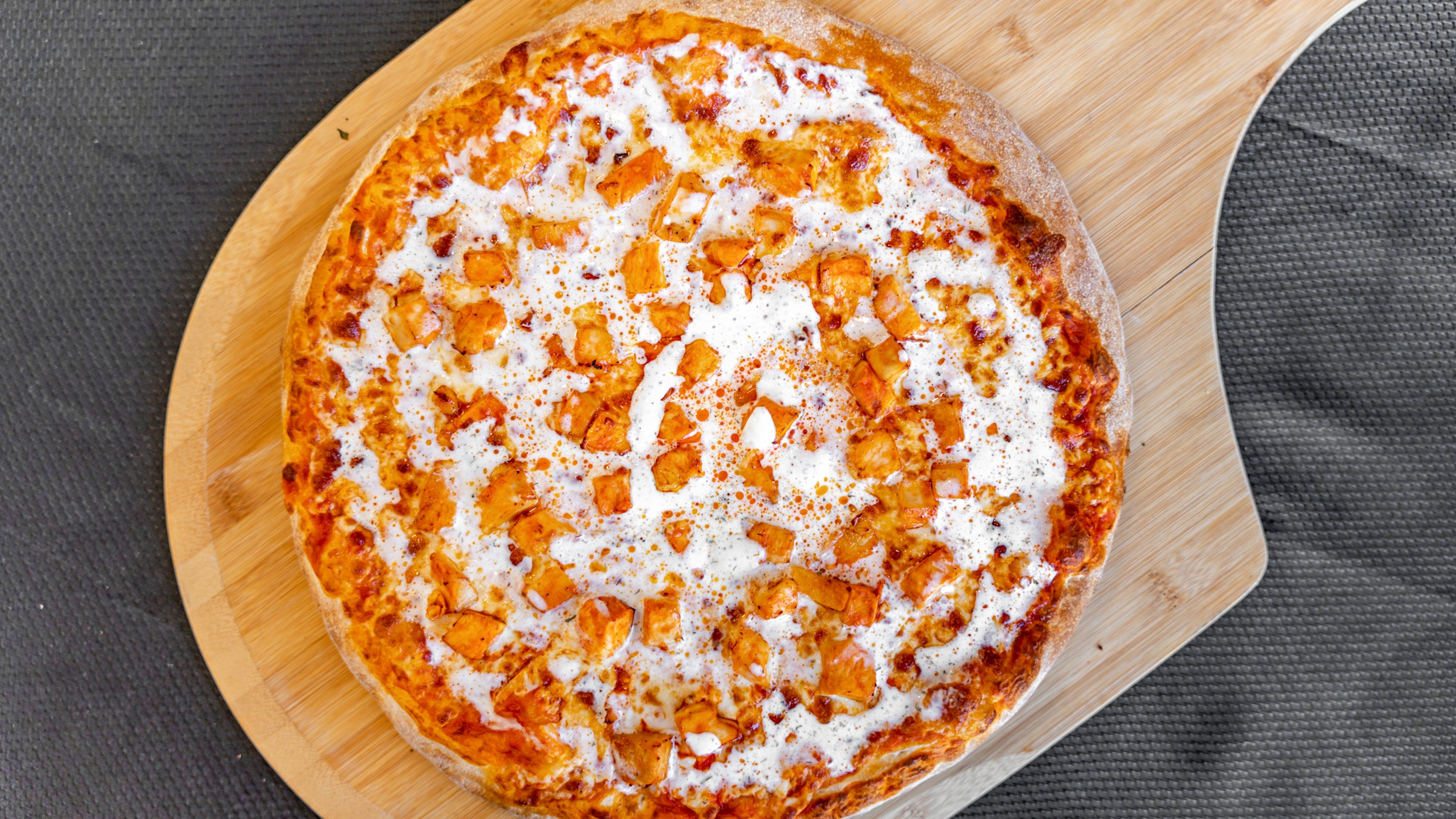 Order Vegan Buffalo Chicken Pizza - Small food online from Papa Pizza Pie store, Fullerton on bringmethat.com