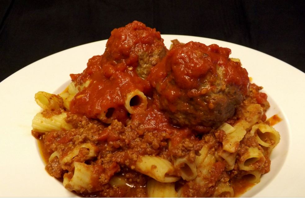 Order Rigatoni with Meat Sauce food online from Mama Pizza & Pasta store, Fort Mill on bringmethat.com