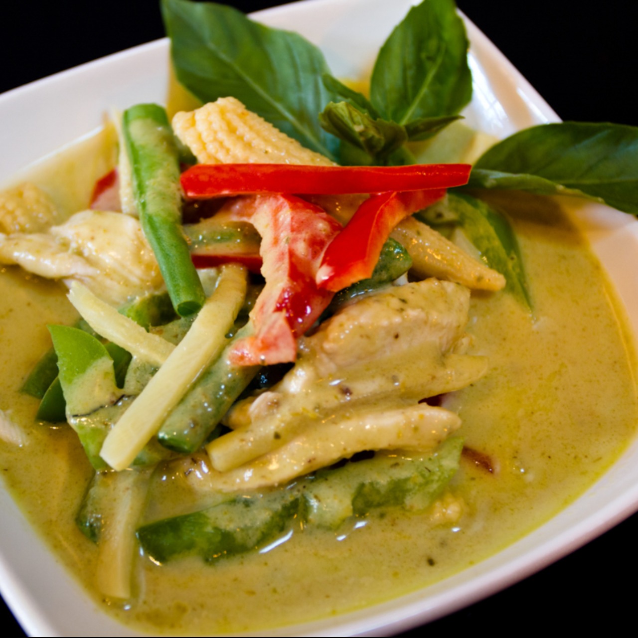 Order 29. Green Curry food online from Chabaa Thai Cuisine store, San Francisco on bringmethat.com