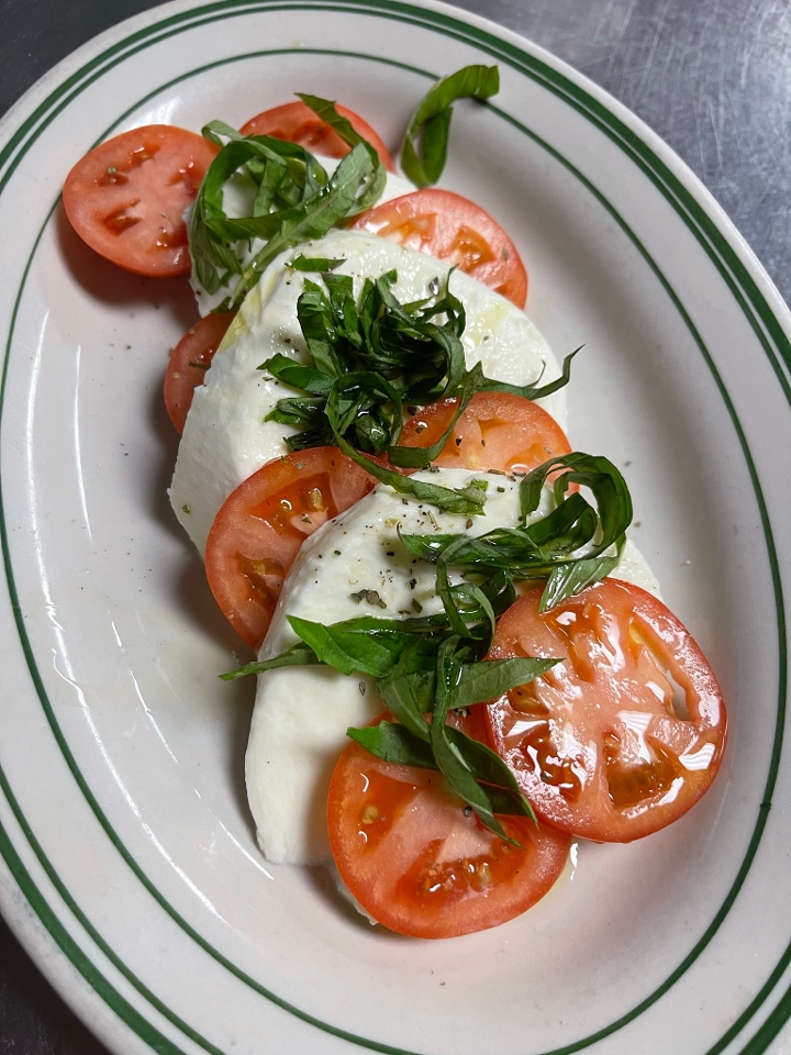 Order Insalata Caprese food online from New York J and P Pizza store, Mount Airy on bringmethat.com