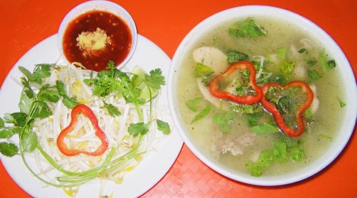 Order H2. Chao Long Hue food online from Kim Hoa Hue Food To Go store, South El Monte on bringmethat.com