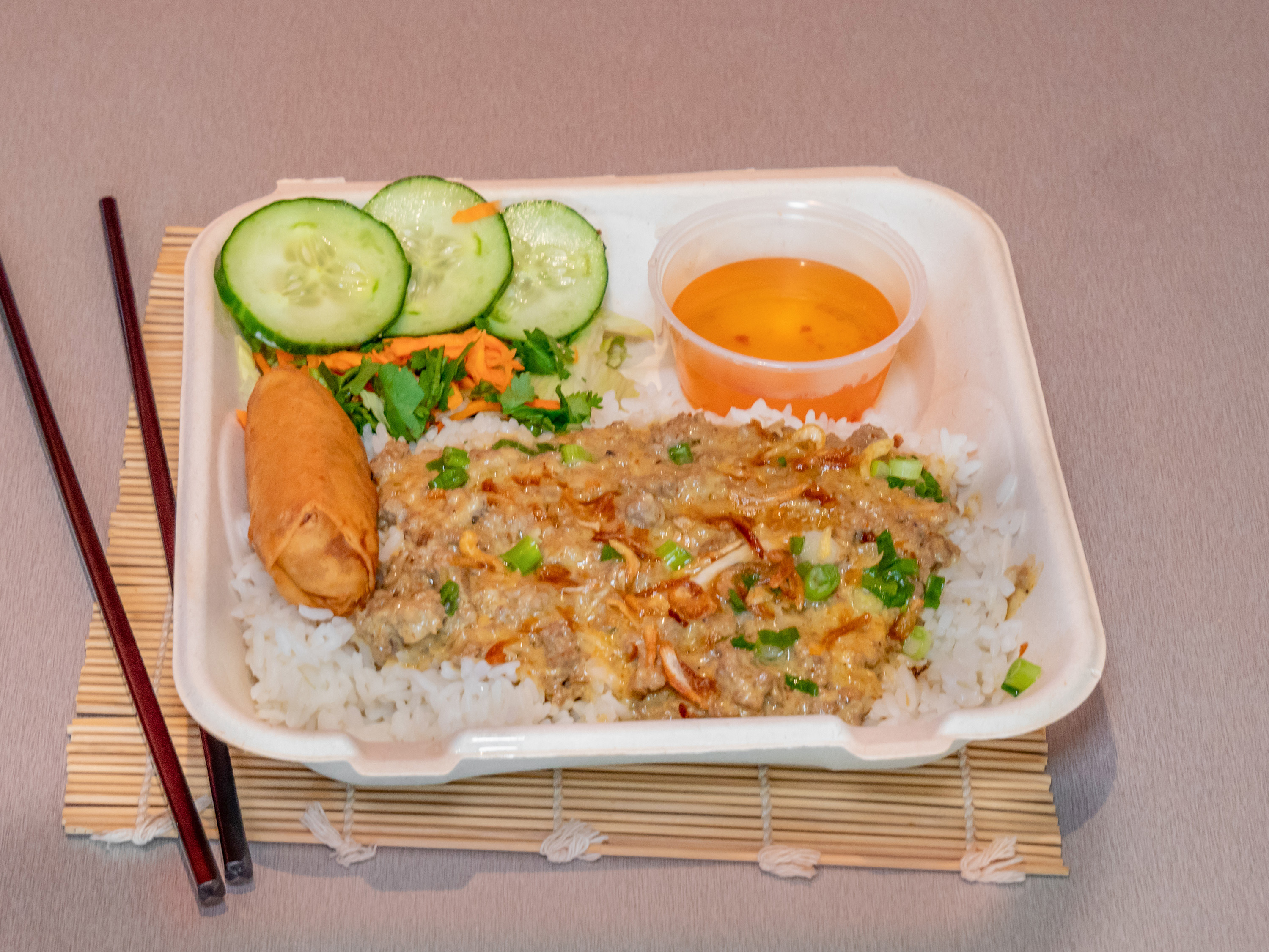 Order Spicy Beef Curry Box food online from Roostar Vietnamese Grill store, Houston on bringmethat.com