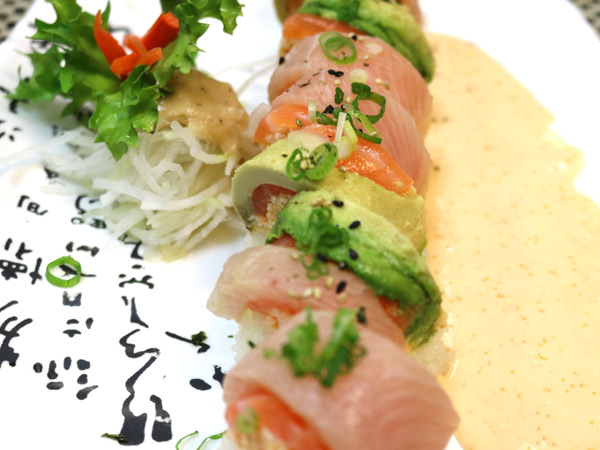 Order Yellowtail Delight food online from Sushiraw store, Los Angeles on bringmethat.com