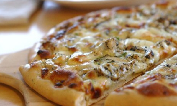 Order Chicken Alfredo Pizza food online from The Suite Bar & Grill store, Columbus on bringmethat.com