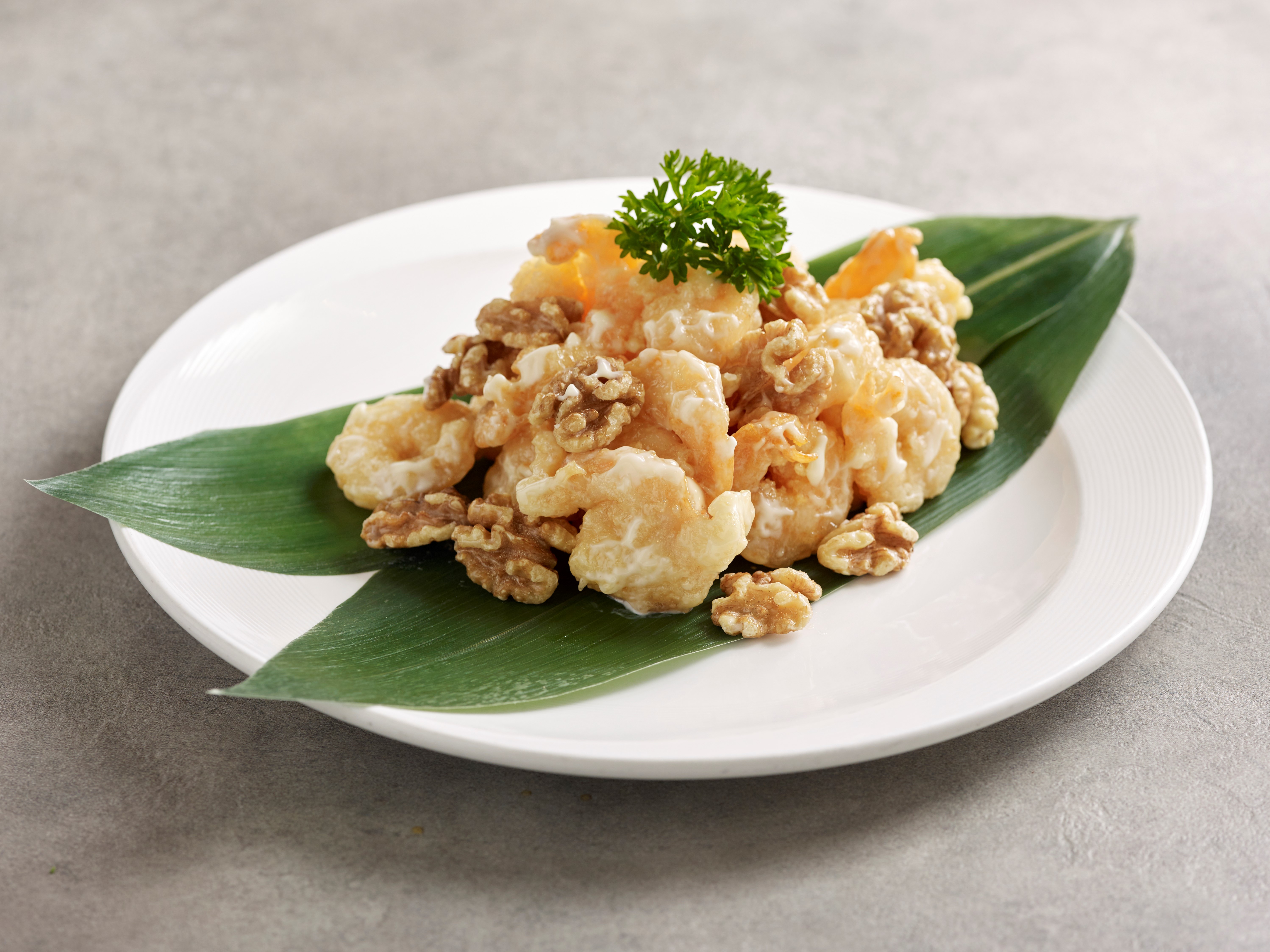 Order E6. Crisp-fried Prawn tossed with Mayonnaise and Walnut food online from Paradise Dynasty store, Costa Mesa on bringmethat.com