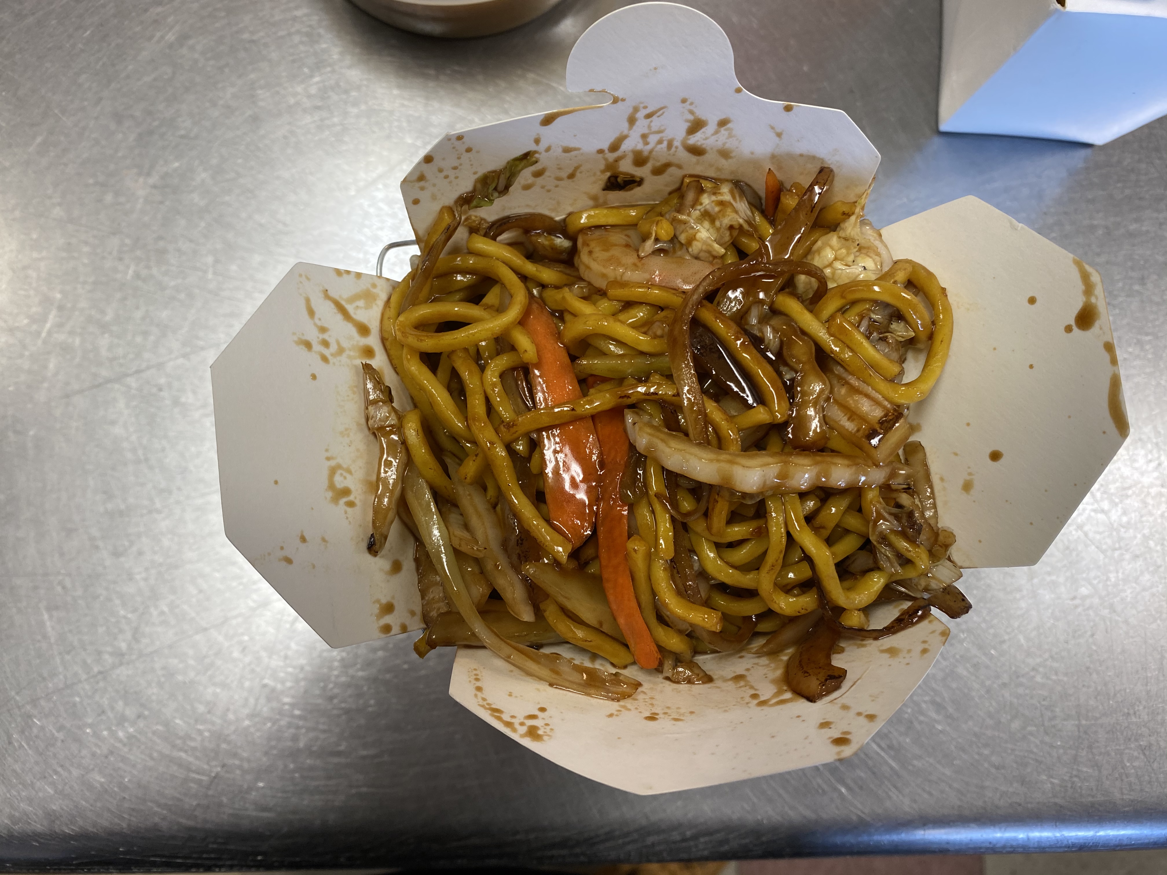 Order 39. Chicken Lo Mein food online from Lucky Star - Market St. store, Wilmington on bringmethat.com
