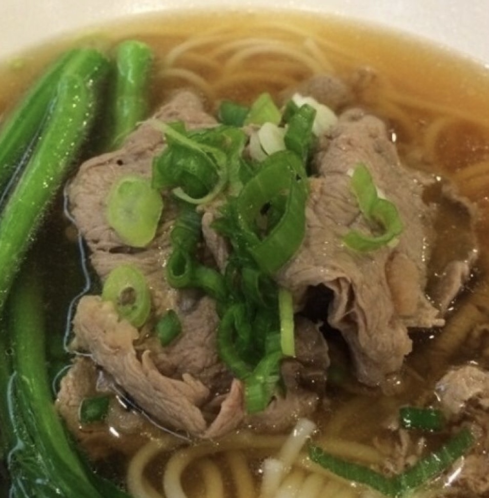 Order Signature Thin Sliced Beef Noodle Soup 特色肥牛汤面 food online from Orient House Chinese Restaurant store, Madison on bringmethat.com