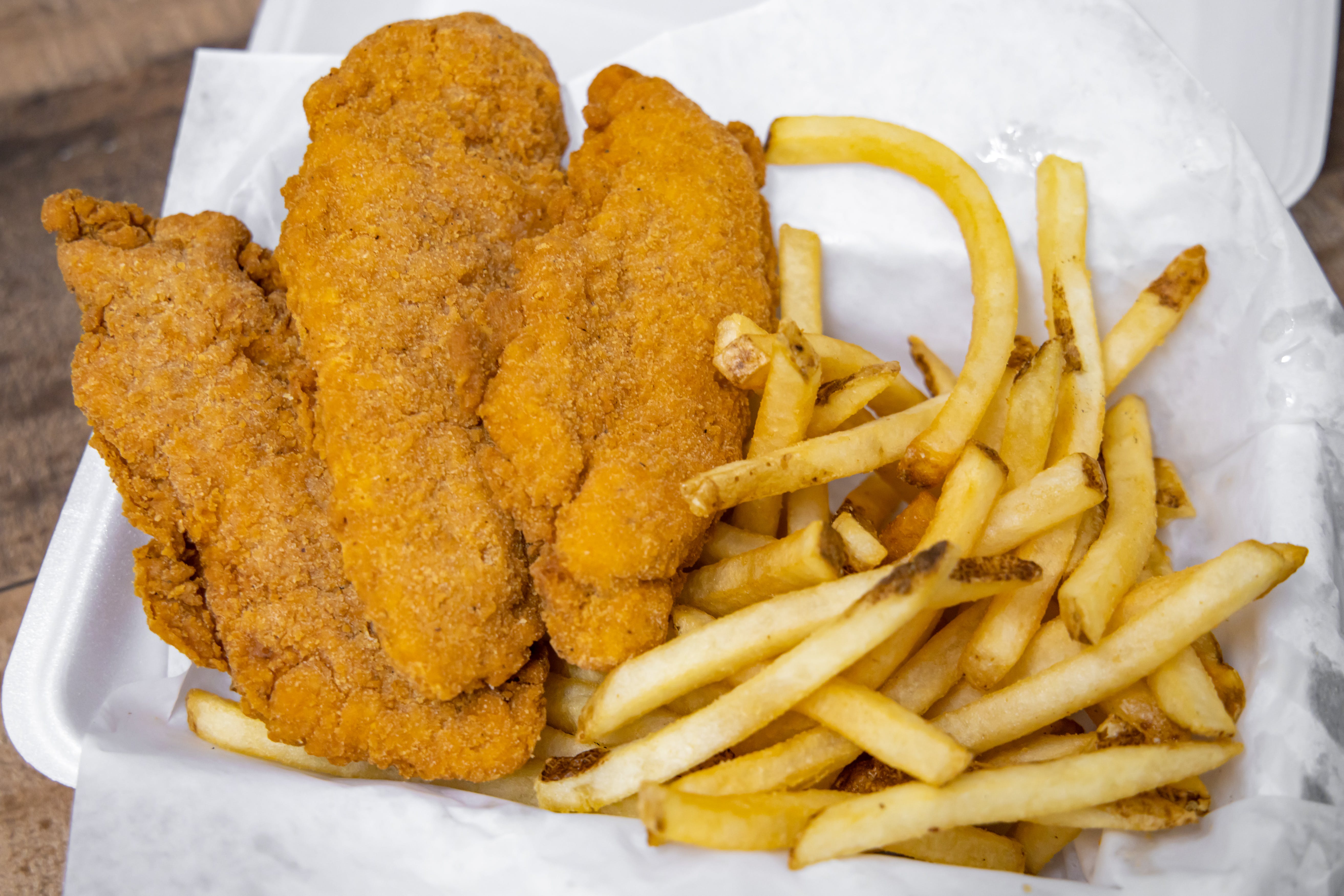 Order Chicken Tenders Dinner - 3 Pieces food online from Fabiano's Grocery & Deli store, Grand Ledge on bringmethat.com
