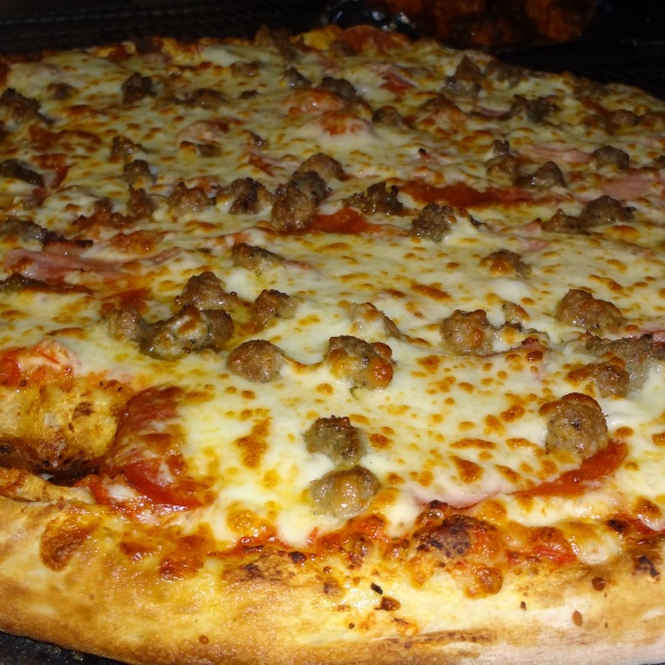 Order Meat Pizza food online from Guido's Pizza and Pasta store, Northridge on bringmethat.com