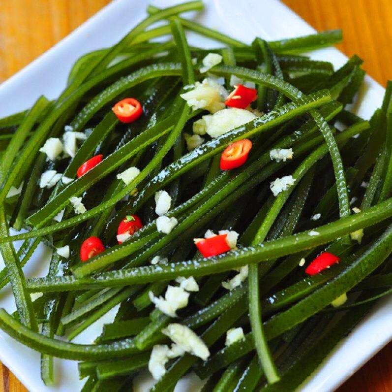 Order Seaweed Salad 凉拌海带丝 food online from Dumpling Park store, San Francisco on bringmethat.com