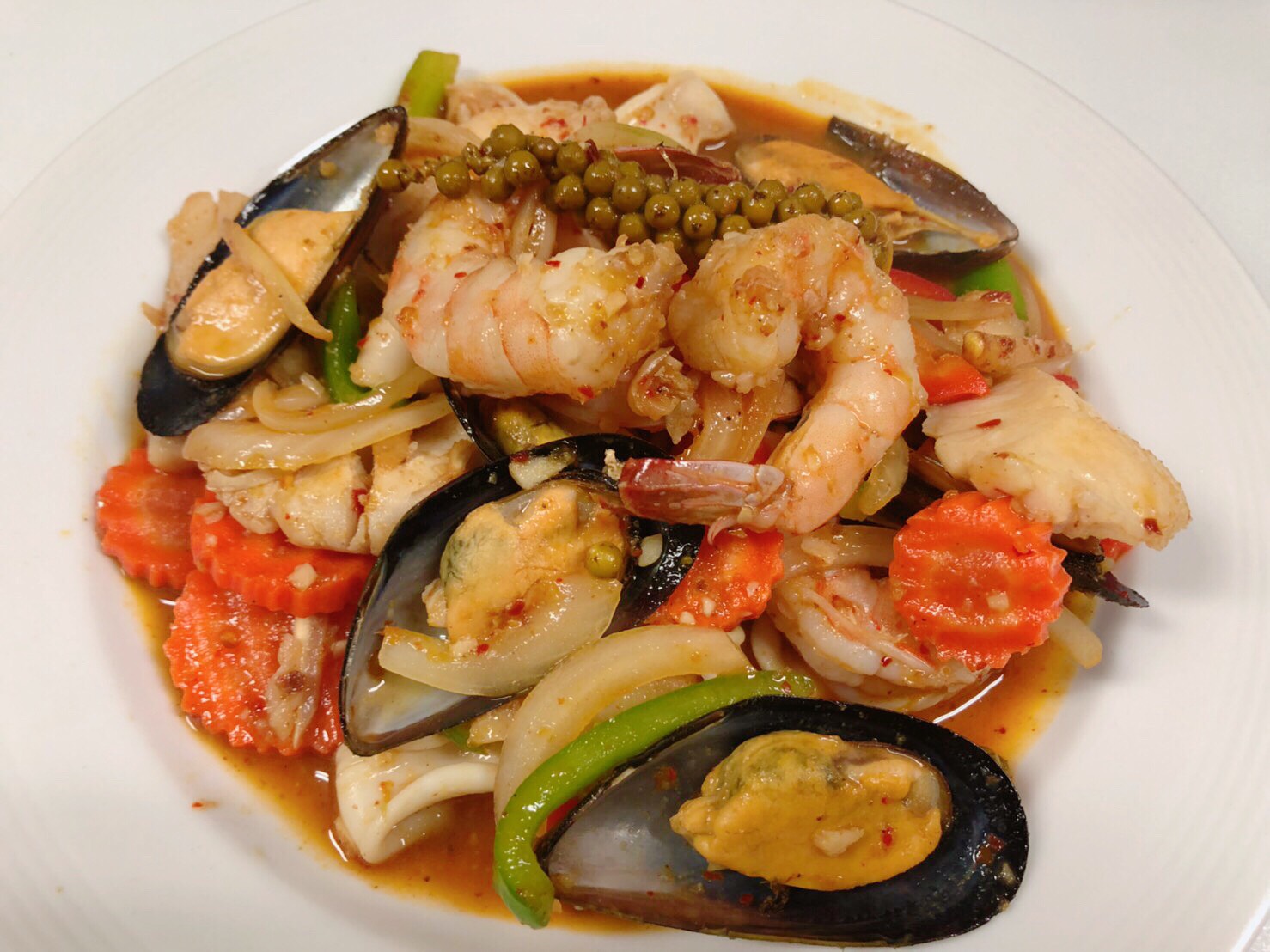 Order SF5. Seafood Platter food online from Luv n Eat Thai Cuisine store, Camarillo on bringmethat.com