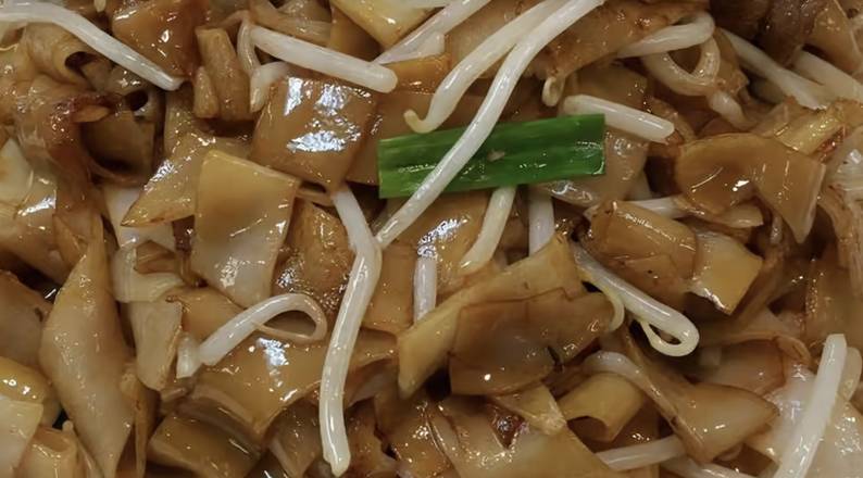 Order 干炒牛河 Beef Chow Fun food online from Emperor Palace store, San Francisco on bringmethat.com