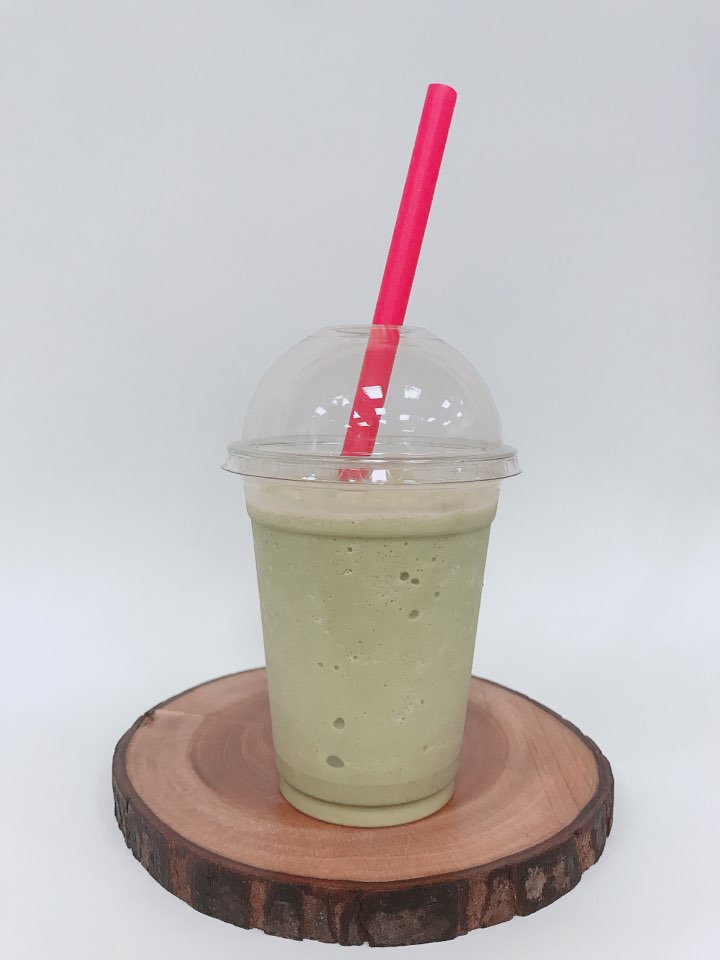 Order Matcha Green Tea Smoothie food online from Bene Chicken Cafe store, Los Angeles on bringmethat.com