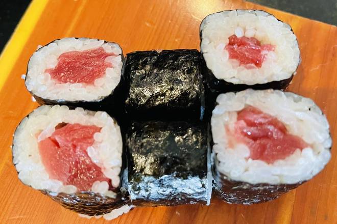 Order Tuna Roll food online from Yanagi Sushi & Grill store, Dublin on bringmethat.com