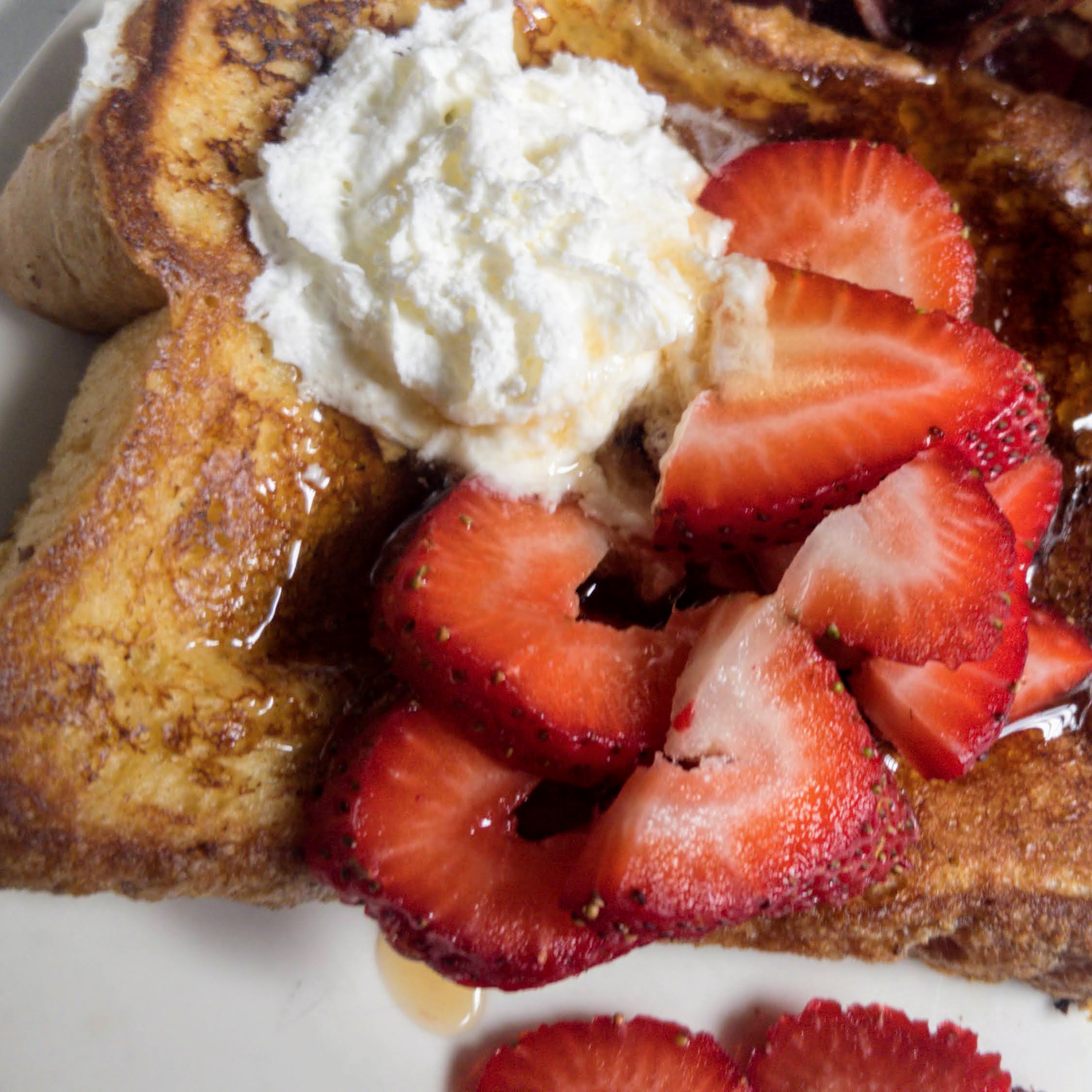 Order Strawberry French Toast food online from Breakfast Dreamin' store, San Francisco on bringmethat.com