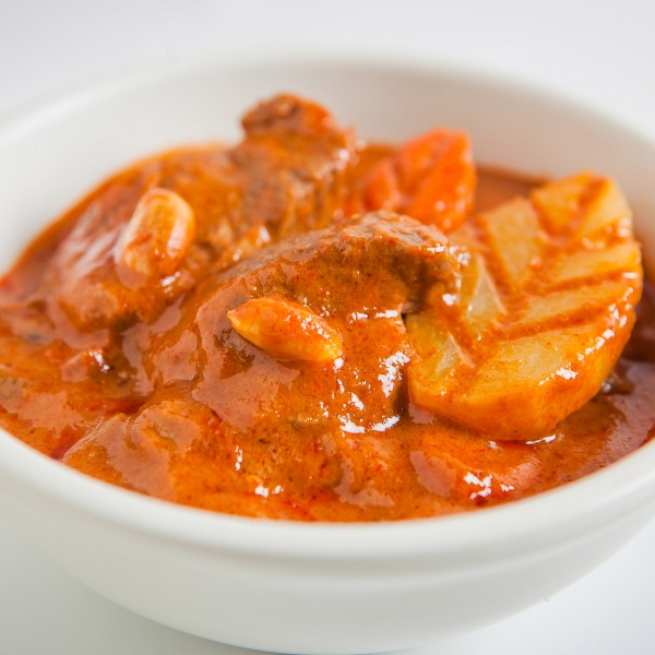 Order Massaman Beef Curry food online from Siam chan thai cuisine store, Los Angeles on bringmethat.com