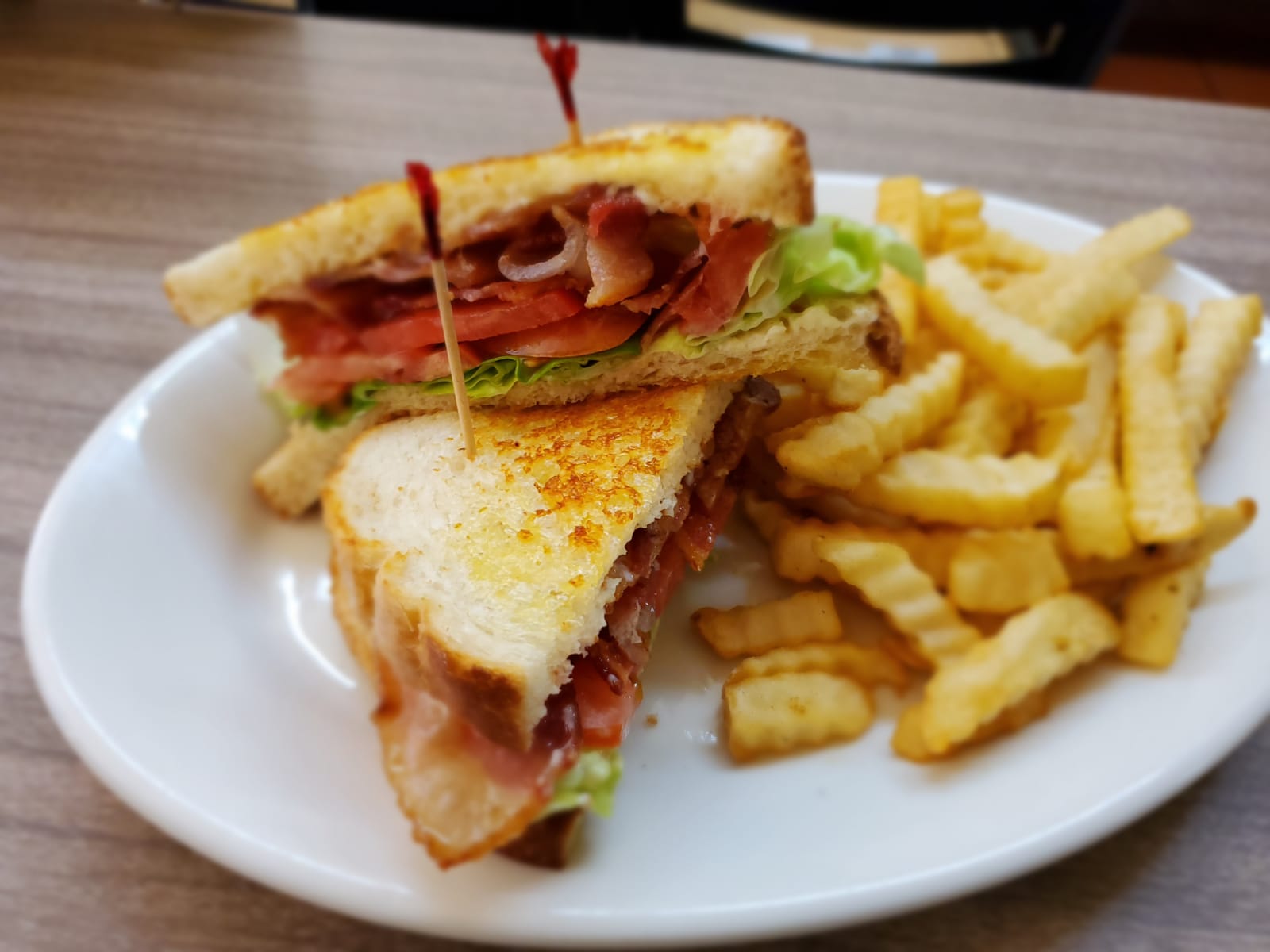 Order BLT Sandwich food online from Monte Carlo Cafe store, Los Angeles on bringmethat.com