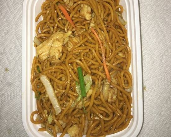 Order 20b. Chicken Lo Mein food online from Panda Garden Buffet Inc store, Cookeville on bringmethat.com