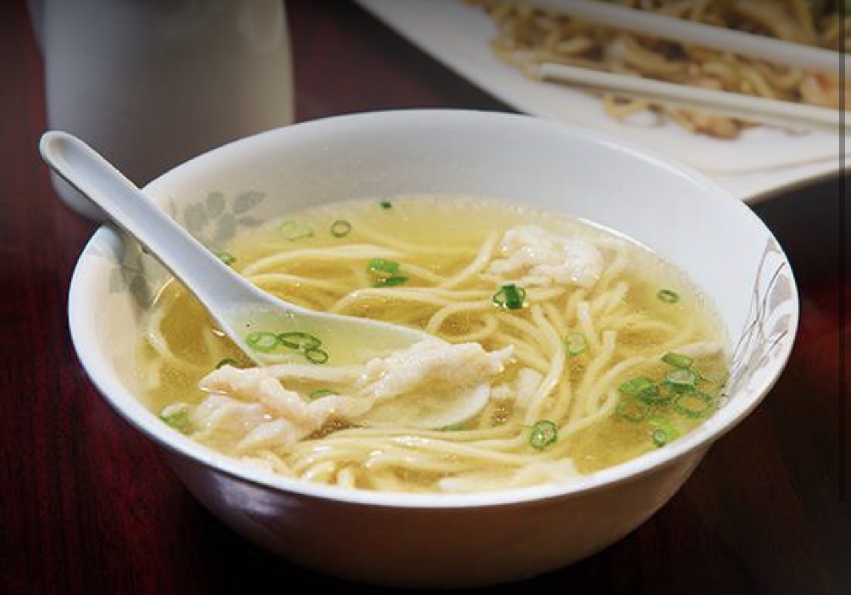 Order 4. Chicken Noodle Soup 鸡面汤 food online from Lin Jin Chinese Restaurant store, Philadelphia on bringmethat.com