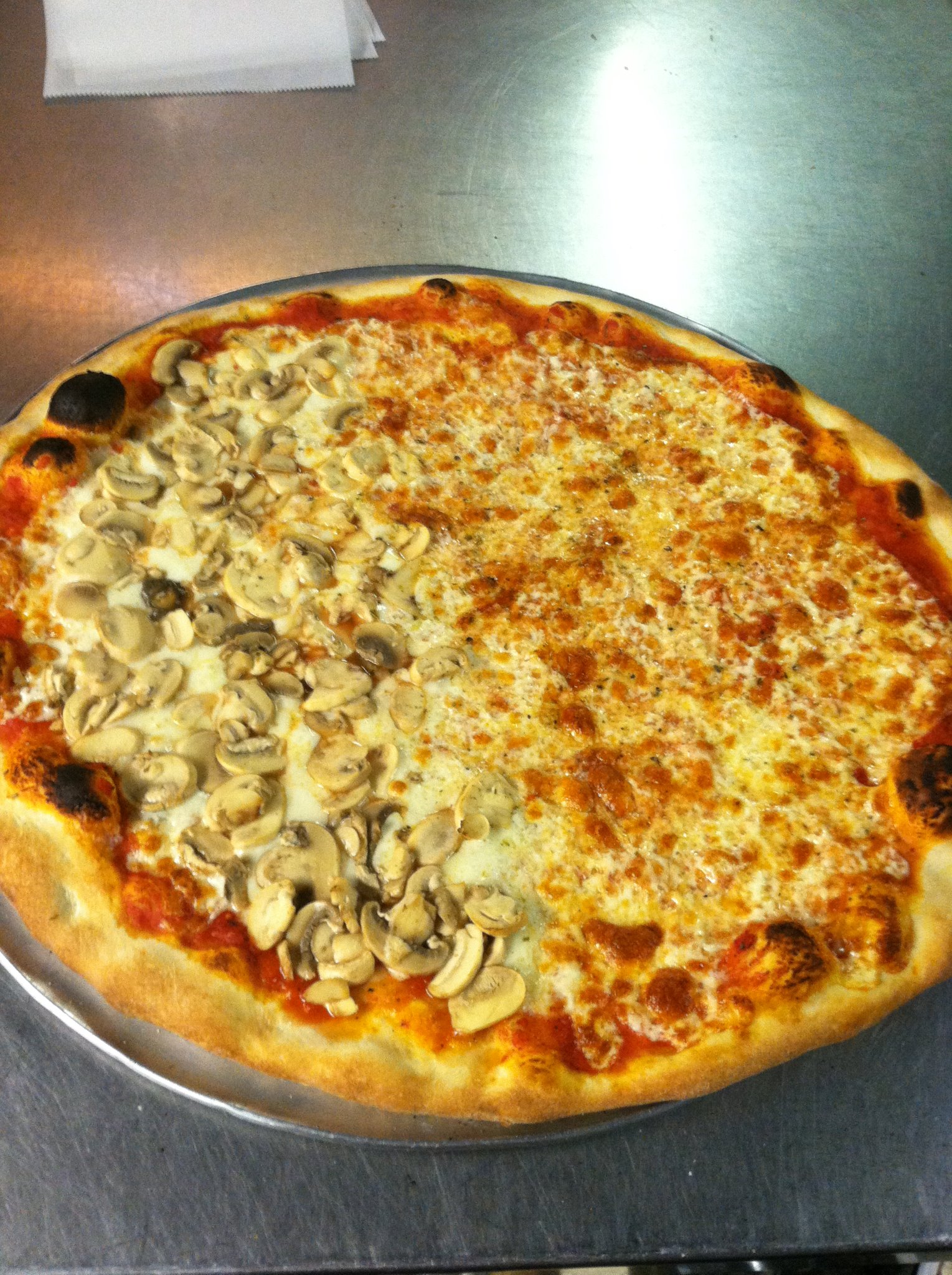 Order Mushroom Pizza food online from Pugsley Pizza store, Bronx on bringmethat.com