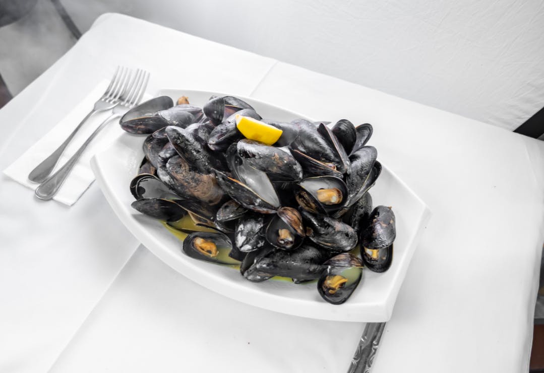Order Steamed Mussels Lunch - Appetizer food online from Alessios Seafood Grille store, Warrington on bringmethat.com