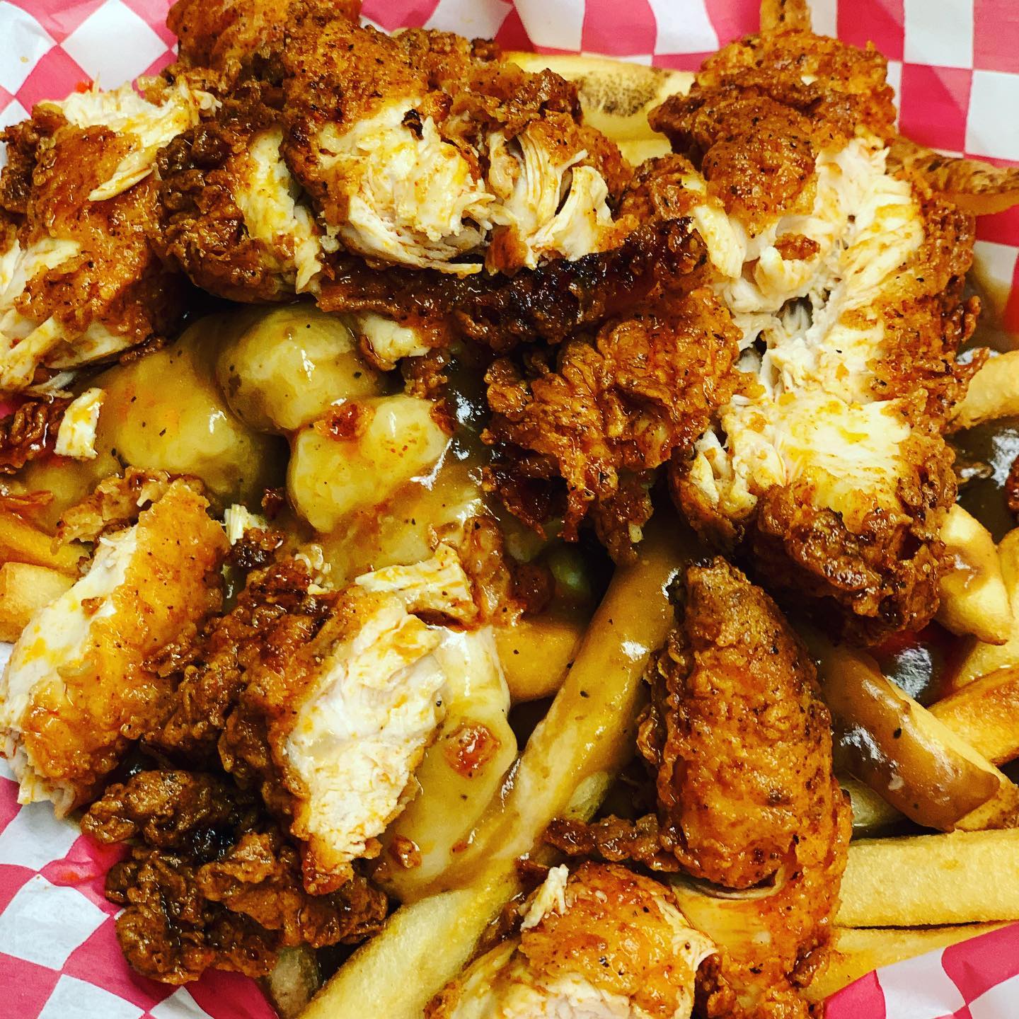 Order Poulet Chaud Poutine food online from Bottledog Bites & Brews store, Cary on bringmethat.com