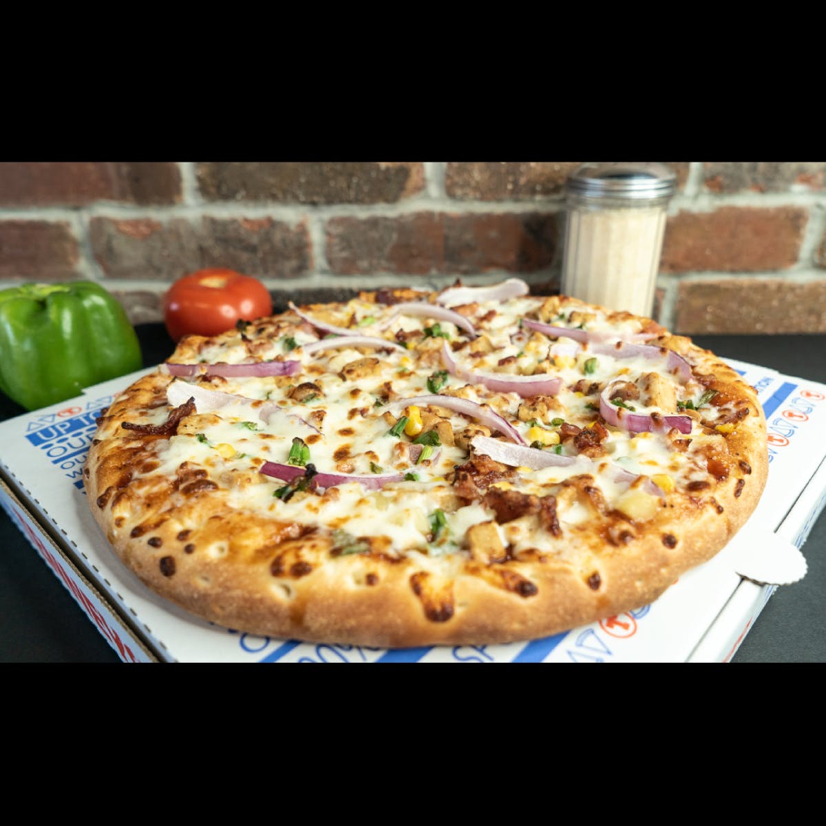 Order Backyard BBQ Chicken Pizza - Small 10'' food online from Tenney's Pizza store, Saratoga Springs on bringmethat.com