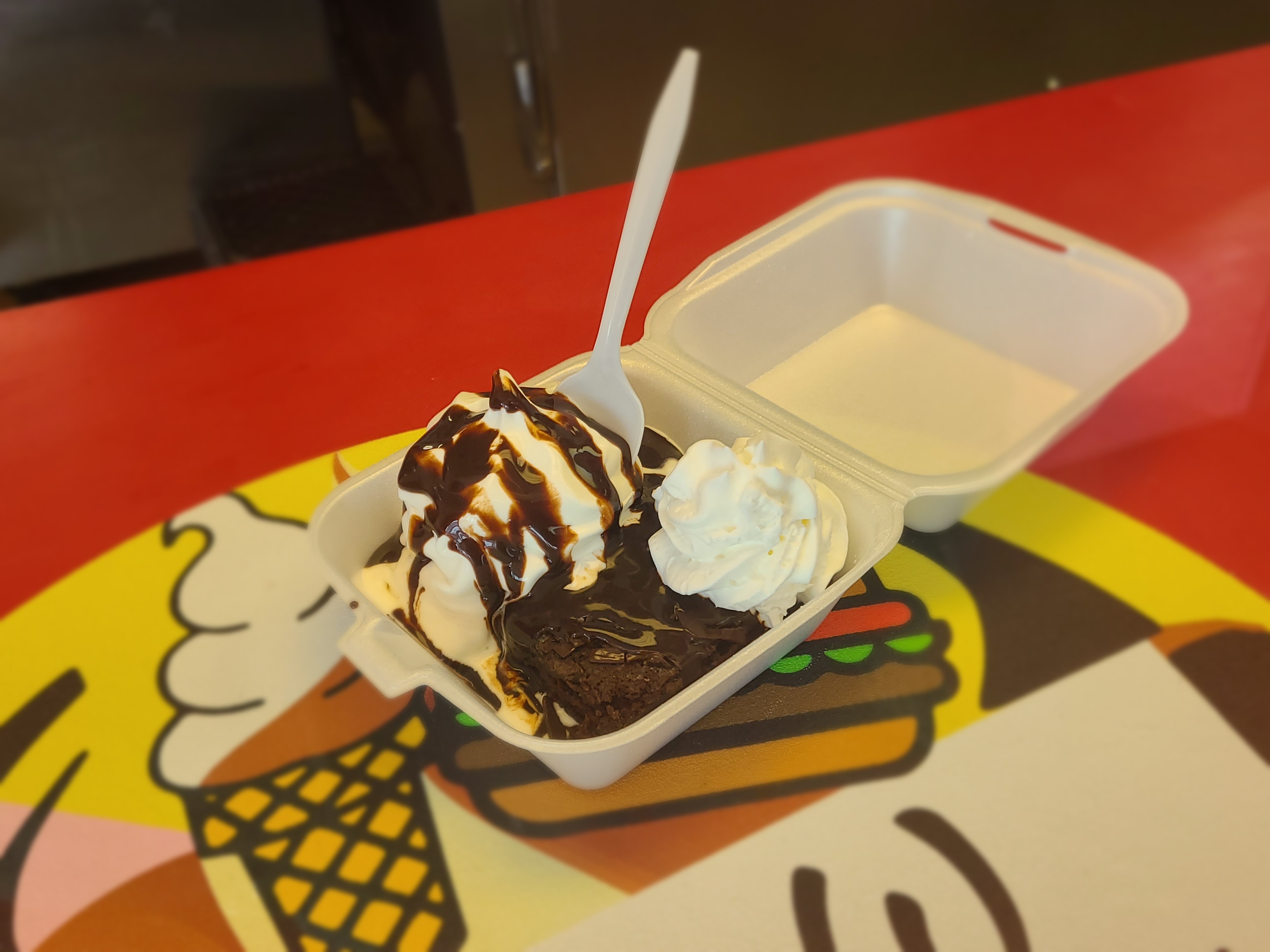 Order Hot Brownie Delight food online from J&W Ice Cream And Grill store, Roseville on bringmethat.com