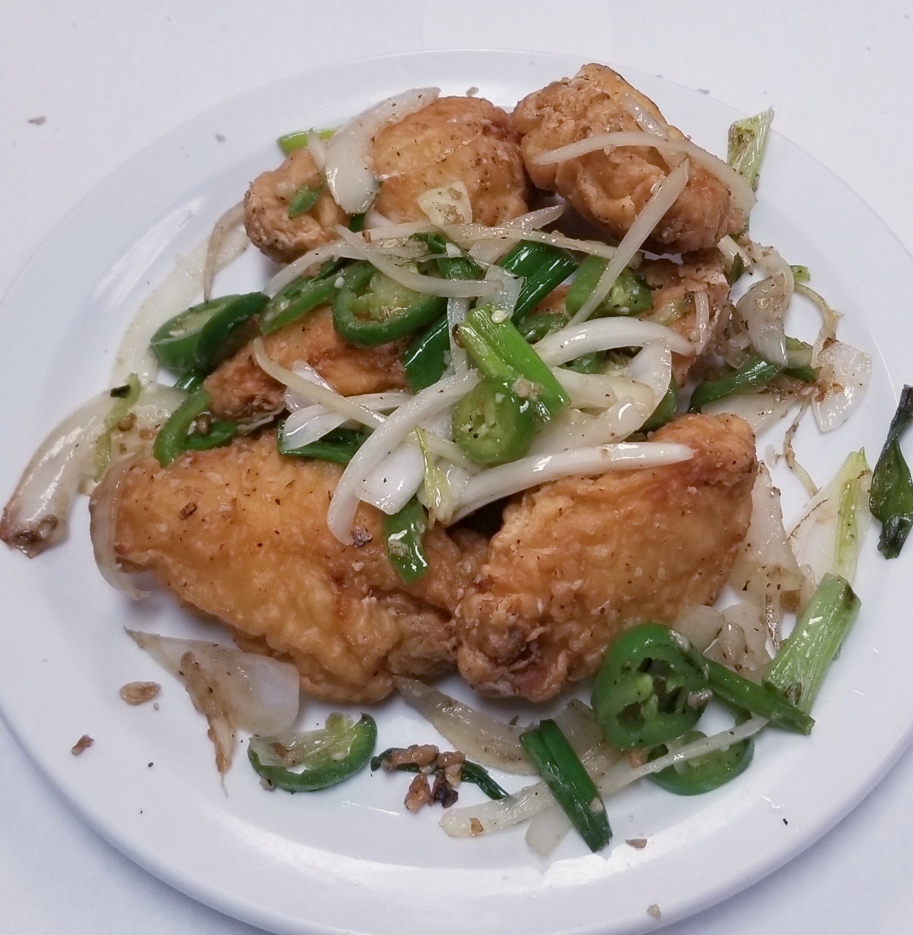 Order Fried Garlic Chicken Wings food online from Chinnie's Kitchen store, Everett on bringmethat.com