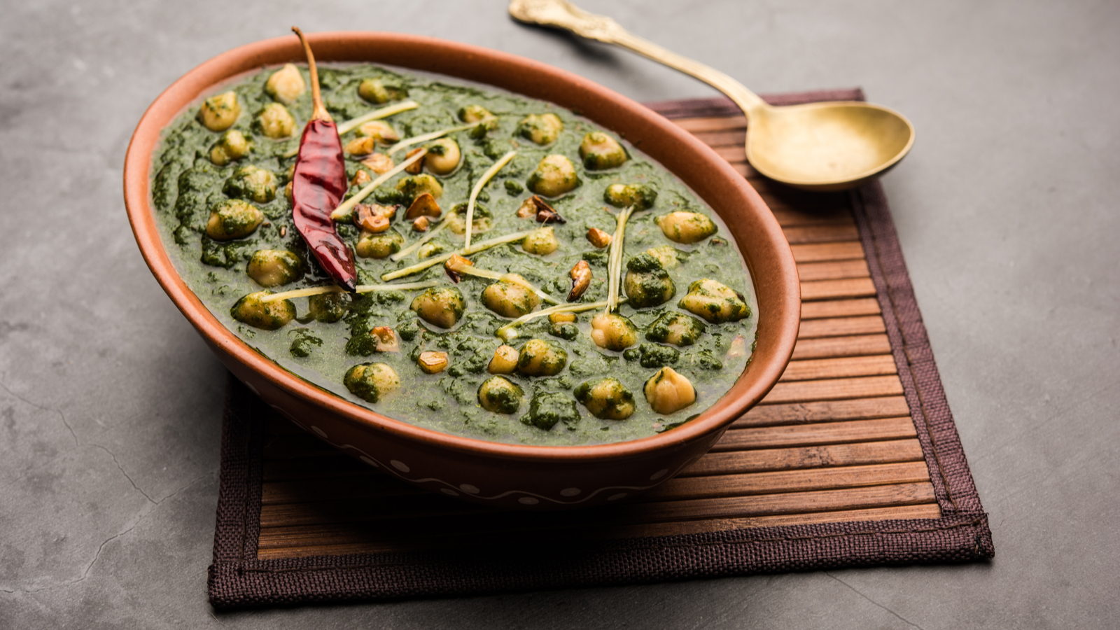 Order Palak Chana food online from Vegetarian Indian Cafe store, Fremont on bringmethat.com