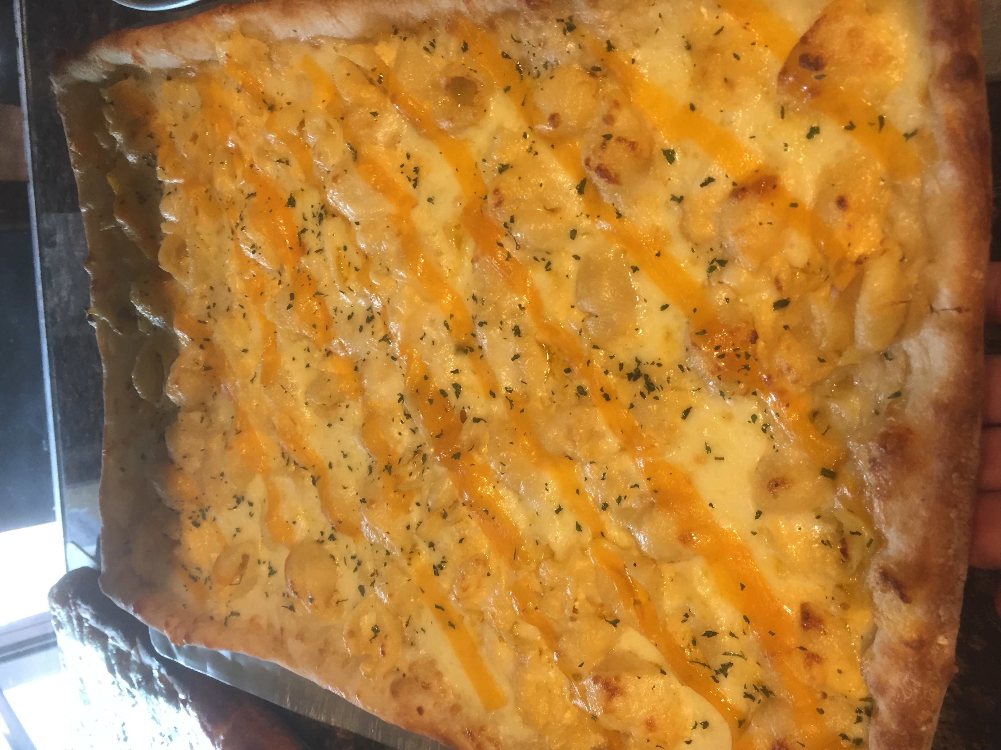 Order Mac & Cheese Pizza food online from Due Fratelli store, New Windsor on bringmethat.com