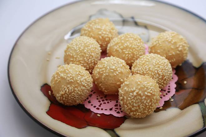 Order A12. Fried Sesame Balls with Red Bean Paste 炸芝麻球 food online from Uncle Chen's Chinese Restaurant store, State College on bringmethat.com