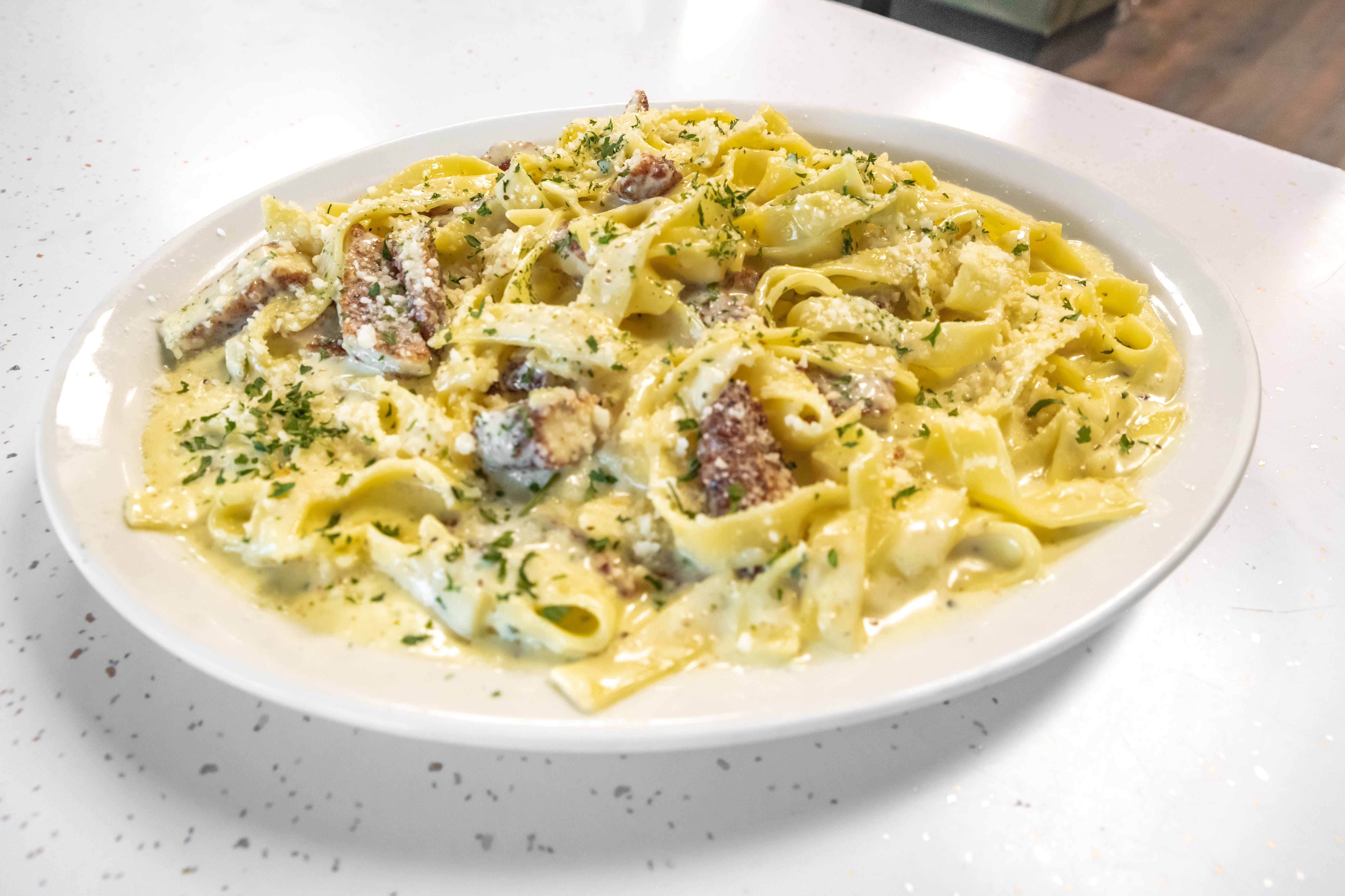 Order Chicken Fettuccine - Entrees food online from Brooklyns Best Pizza & Pasta store, Arlington on bringmethat.com