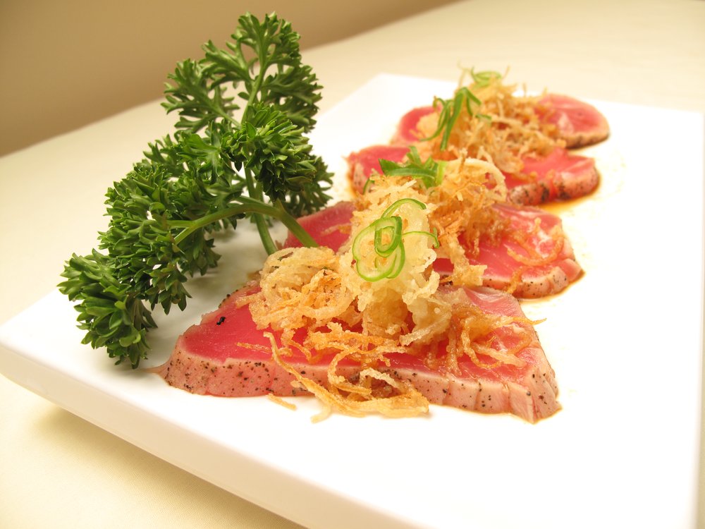 Order Seared Tuna Sashimi with Crispy Onion food online from Arata Sushi & Bowl store, Las Vegas on bringmethat.com
