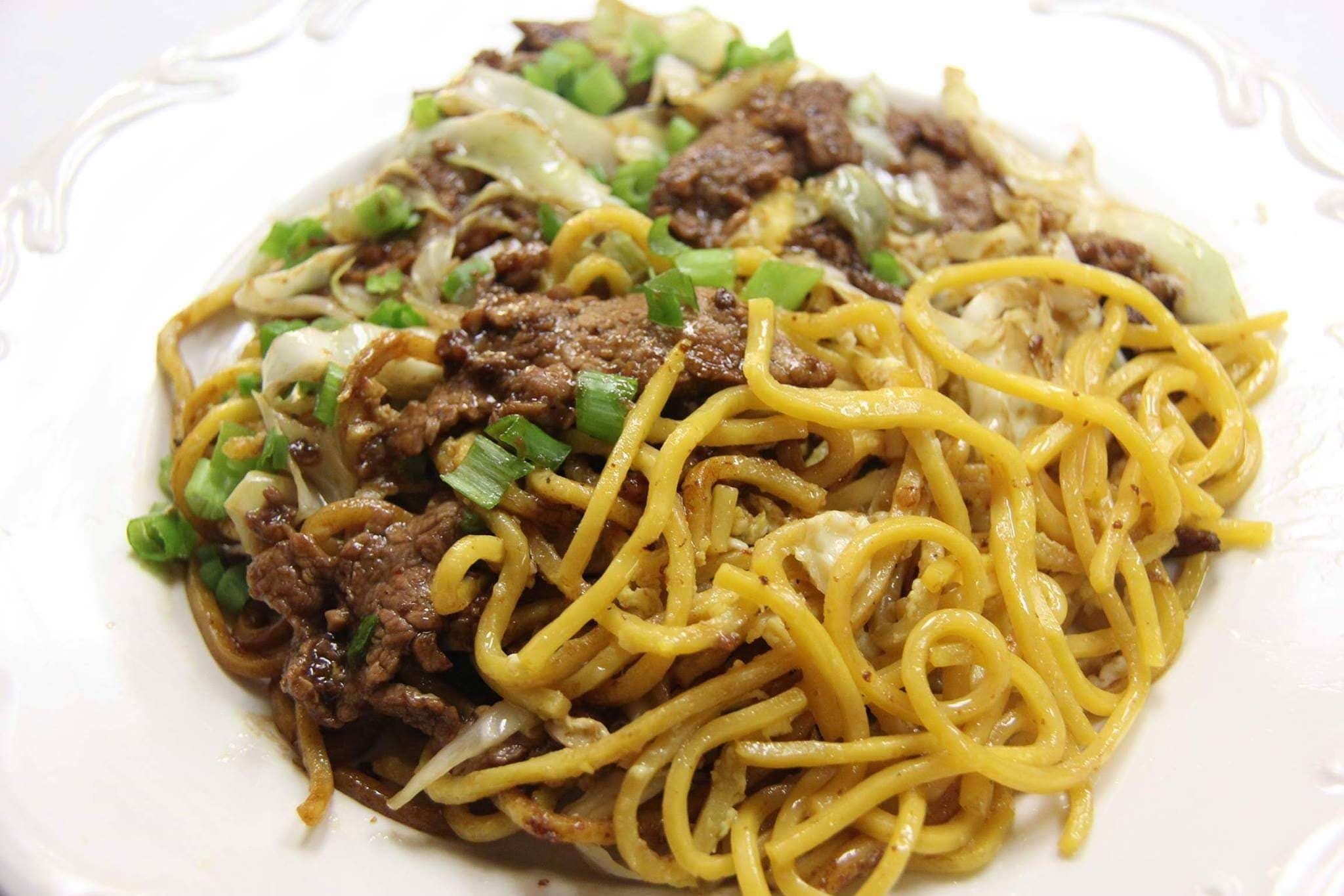 Order Beef Chow Mein Lunch food online from Happy Donut store, San Francisco on bringmethat.com