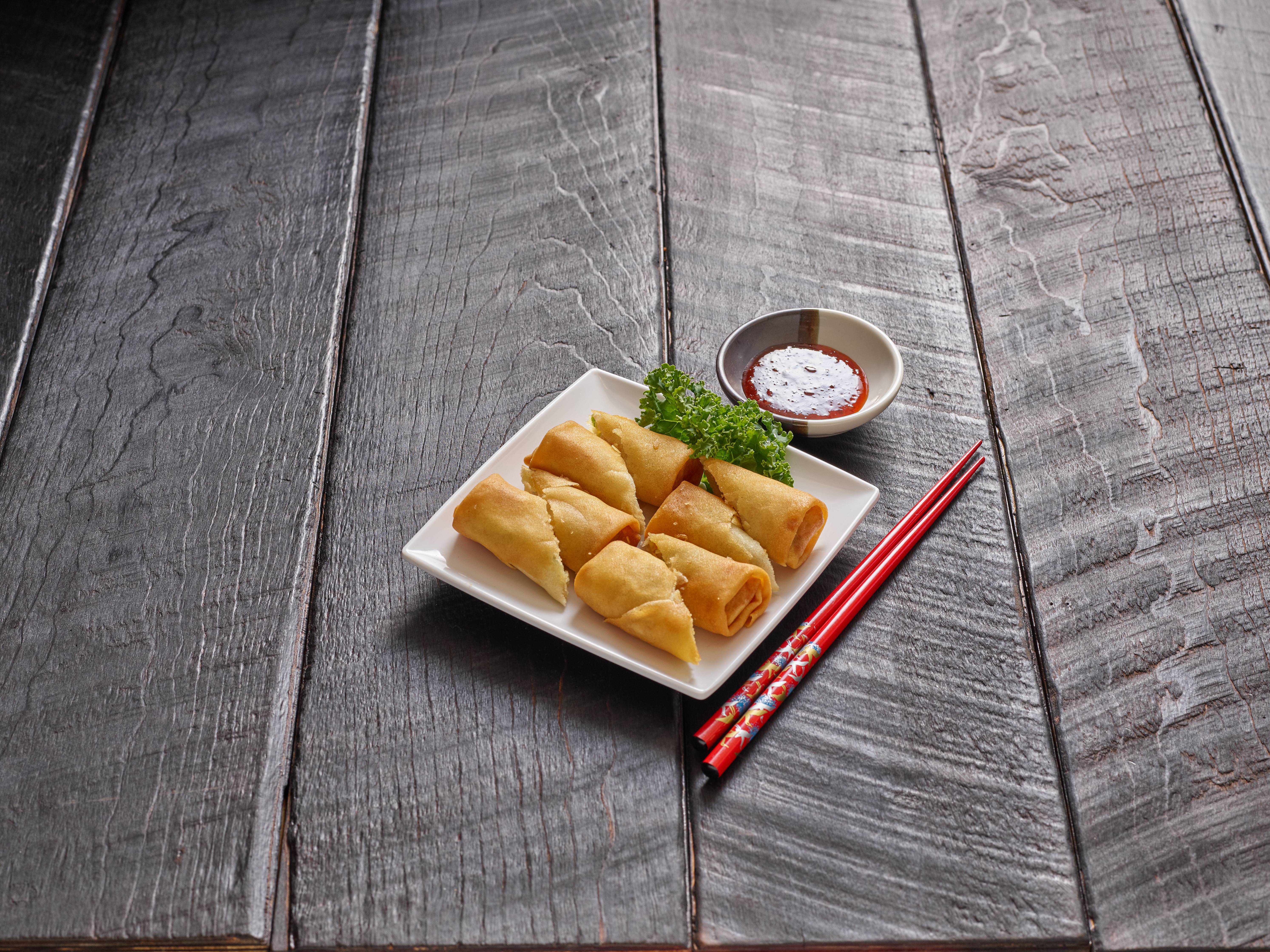 Order 4 Pieces Egg Roll food online from Sushi N Pop store, Fresno on bringmethat.com
