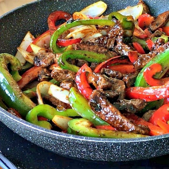 Order Sizzling Beef with Black Pepper food online from Chau's cafe store, Ashburn on bringmethat.com