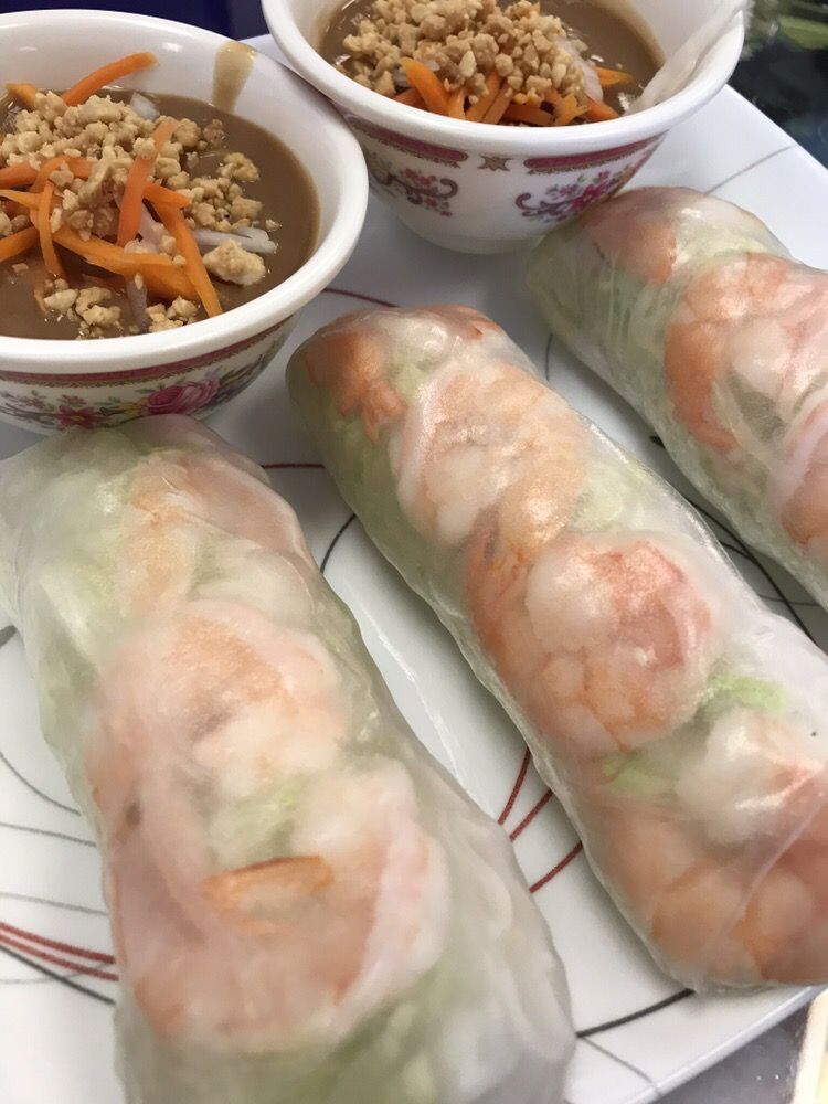 Order Shrimp Spring Roll    /  Goi Cuon Tom Thit food online from Pho Hoan My store, Winnetka on bringmethat.com