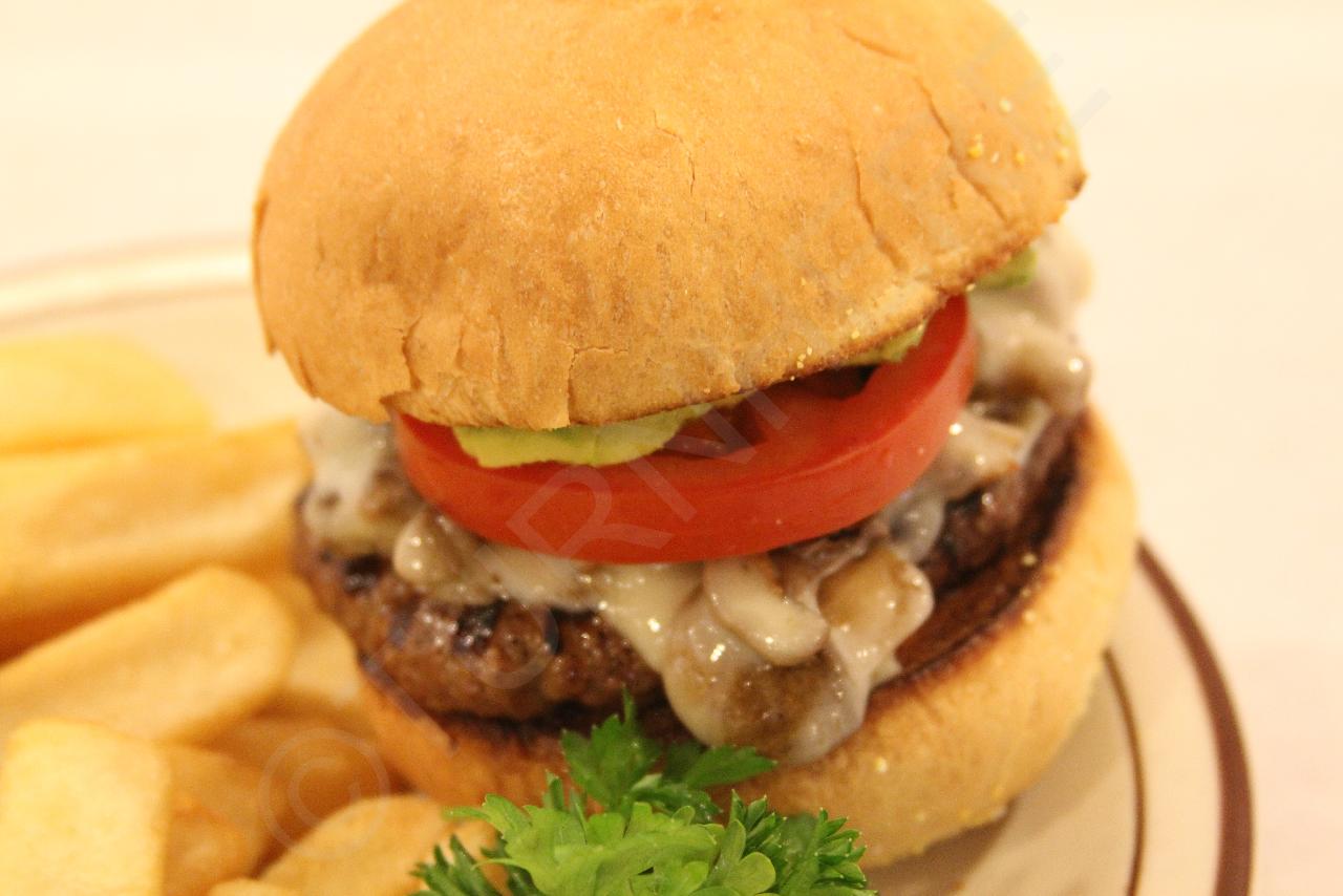 Order California Burger food online from Canter Deli store, Los Angeles on bringmethat.com