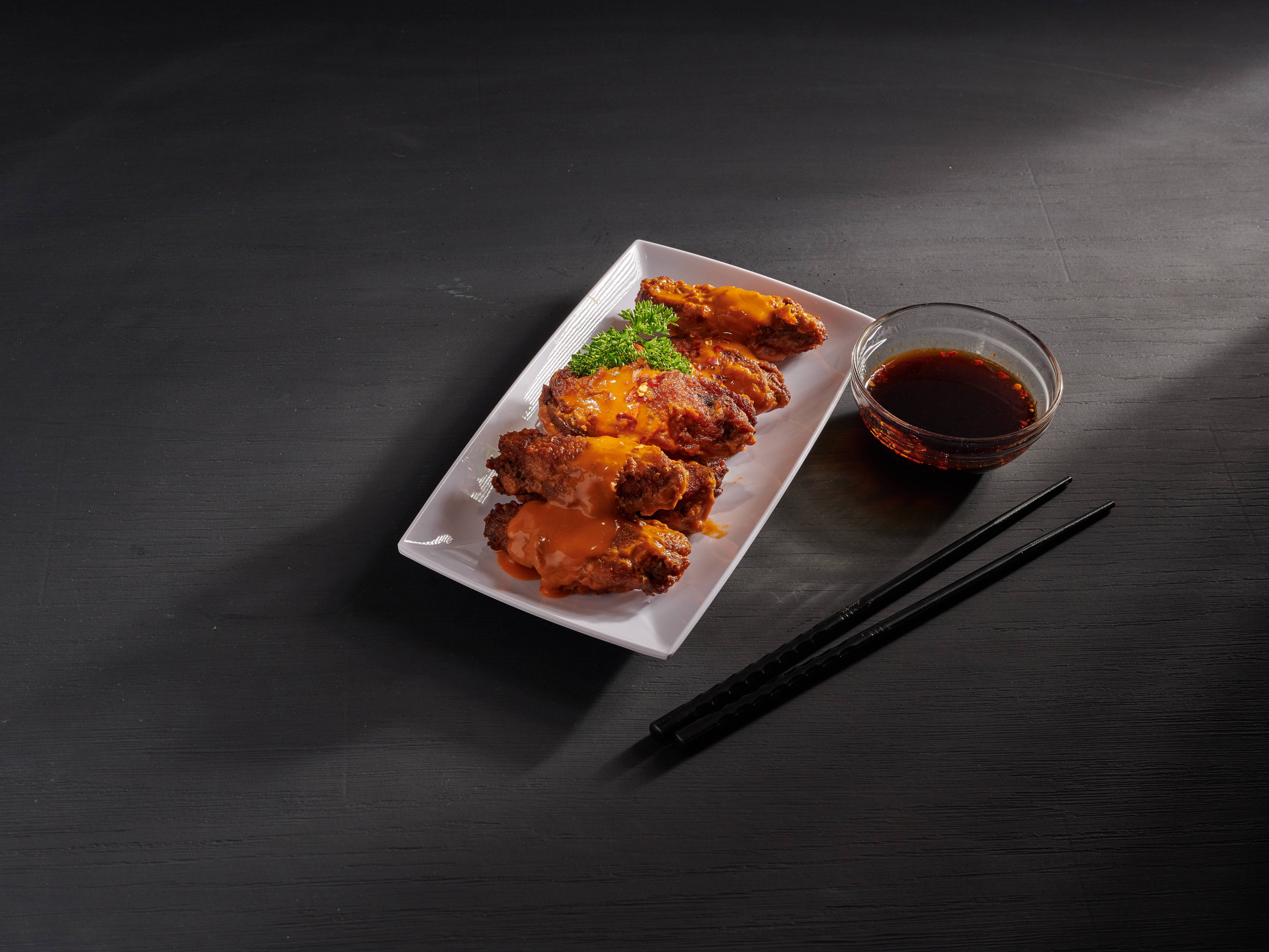 Order W2. Spicy Buffalo Wings 辣鸡翅 food online from Hong Kong store, Maple Grove on bringmethat.com