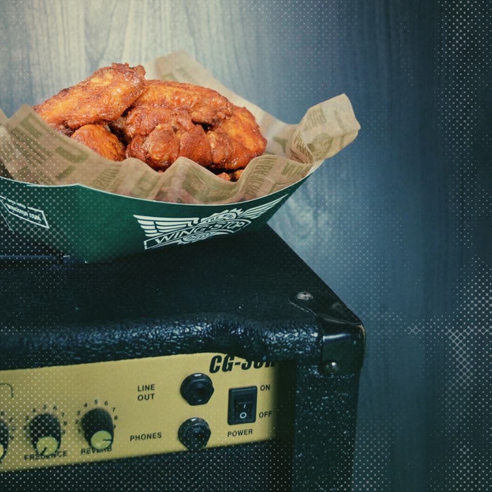 Order 6 Pieces Boneless Wing Combo food online from Wingstop store, Champaign on bringmethat.com