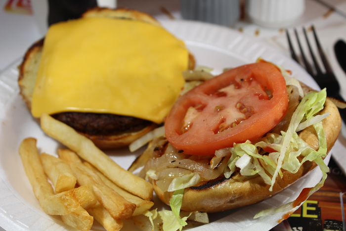 Order 1/4 Roundhouse Cheeseburger food online from Franksville store, Chicago on bringmethat.com