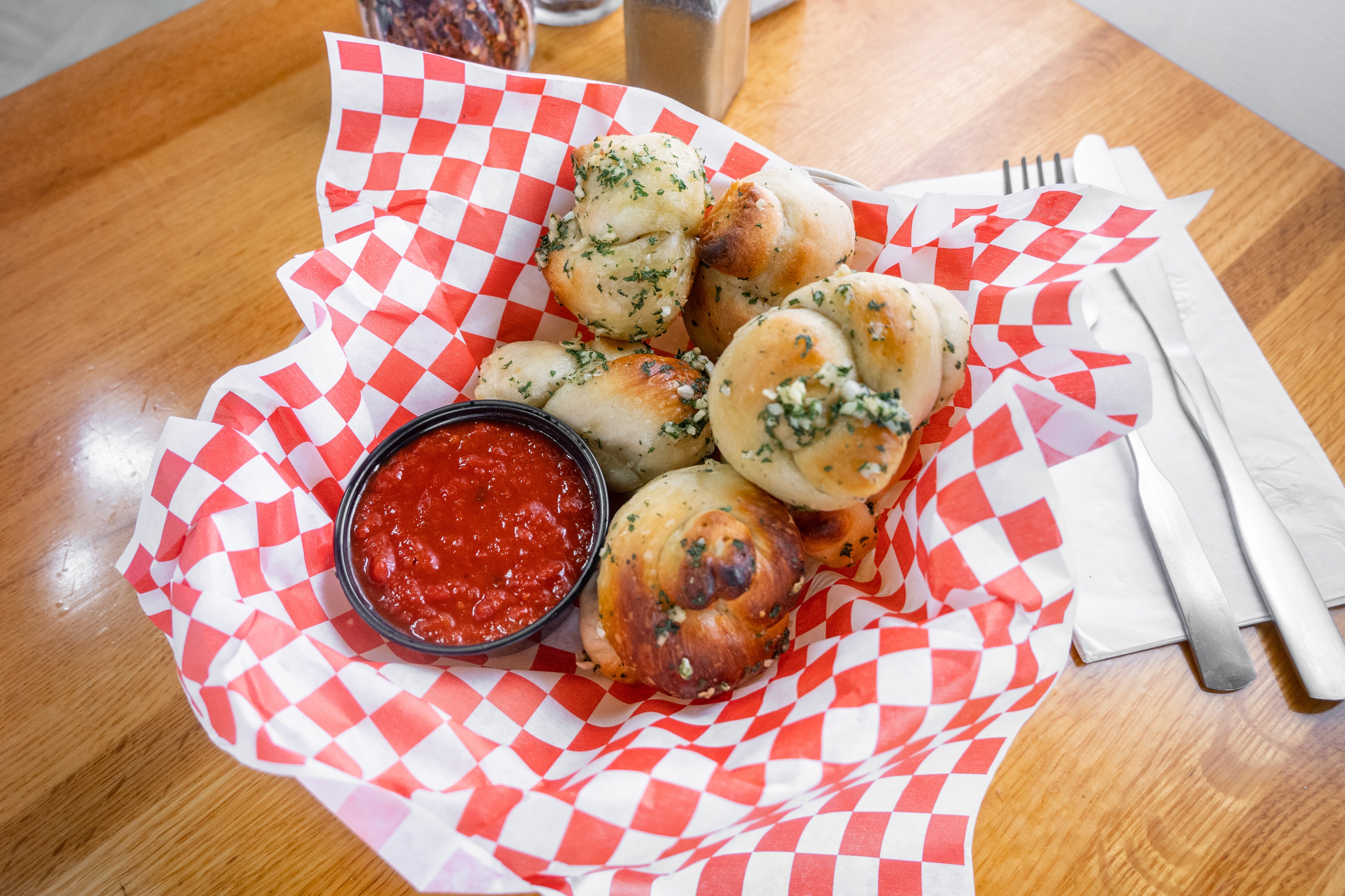 Order Garlic Knots - 6 Pieces food online from Tony's Pizza & Pasta store, Plymouth Meeting on bringmethat.com