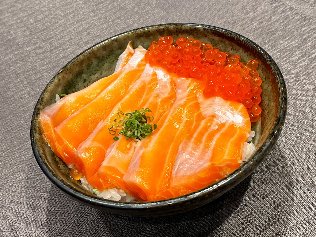 Order King Salmon Oyako Don food online from Shinjuku store, San Francisco on bringmethat.com