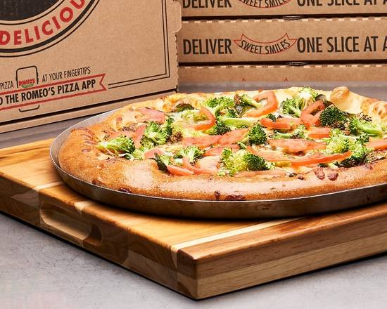 Order New York White Specialty Pizza food online from Romeo Pizza store, Dublin on bringmethat.com