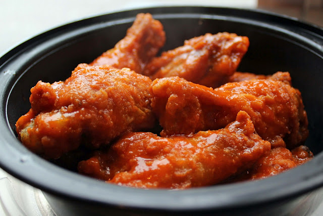 Order Buffalo Wings food online from Petey's Burger store, Queens on bringmethat.com