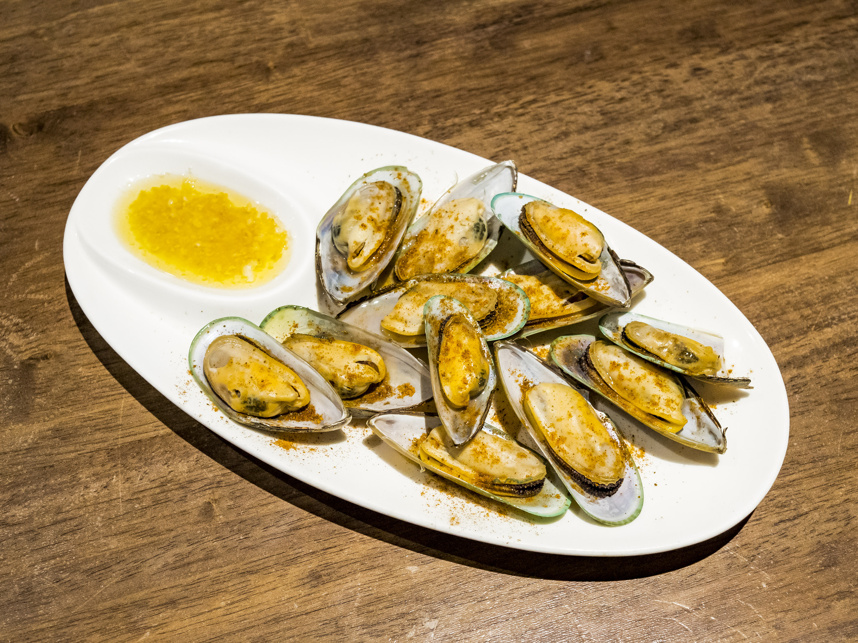 Order 1 lb. New Zealand Mussels food online from Blowfish Seafood Restaurant store, Beltsville on bringmethat.com