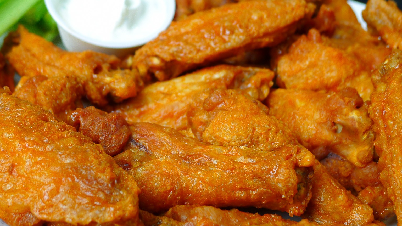 Order 6 Wings food online from Euro Gyro store, Akron on bringmethat.com