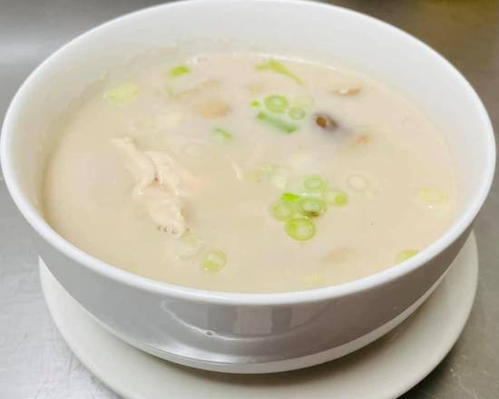 Order Tom Kha Gai Soup food online from Thong's Authentic Thai Restaurant store, Green Bay on bringmethat.com