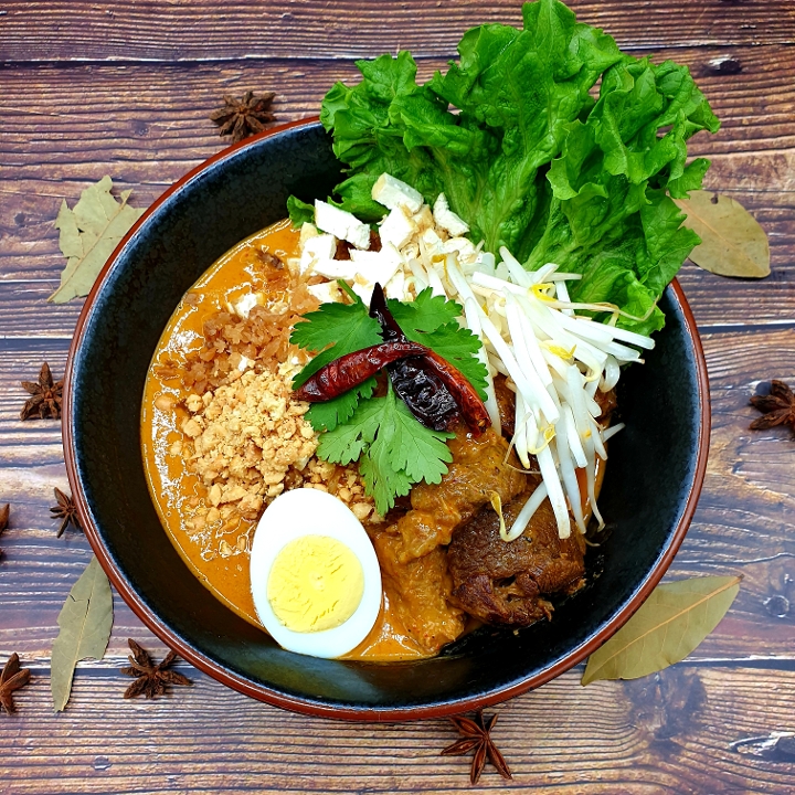 Order NS-6 Curry Noodles food online from Malii Thai Kitchen store, New York on bringmethat.com